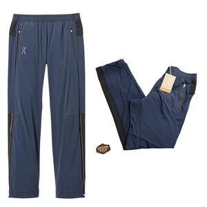 On Running Men’s Track Pants Navy Black Size M Lightweight Swiss Design NEW/NWT